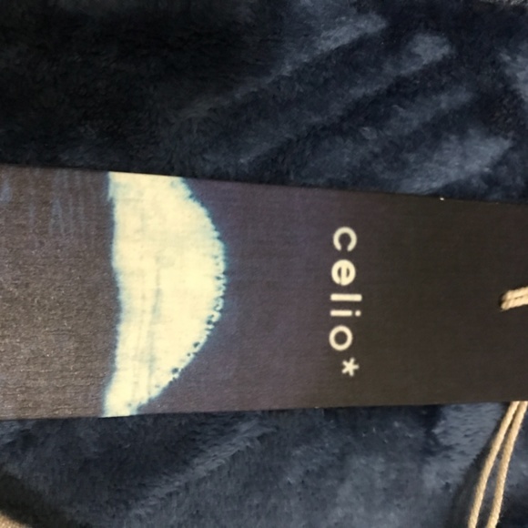 Linen - Picture 2 of 2